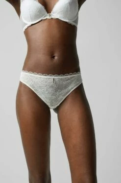 Chantelle Waltz Tanga 11 Chantelle Waltz Tanga -Outlet CHANTELLE Store C13L90 0LW 1 1