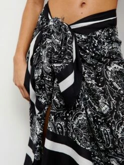 Chantelle FLOWERS BW 1P PAREO 8 Chantelle FLOWERS BW 1P PAREO -Outlet CHANTELLE Store C16T20 0W5 4